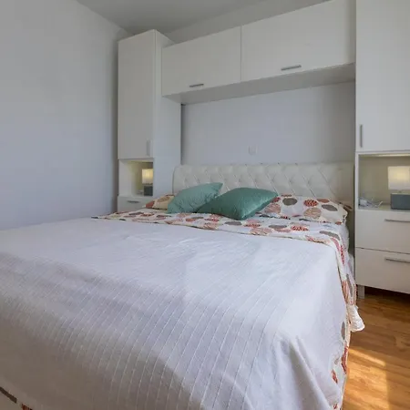 Apartment Silber 1 *